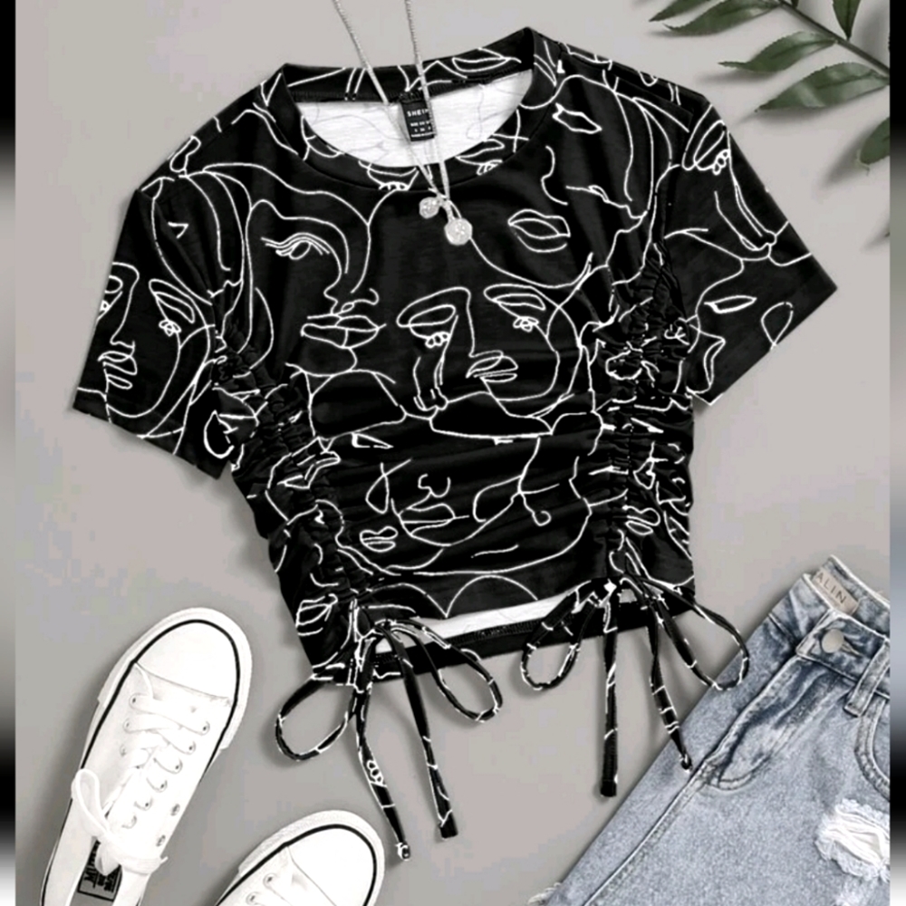 SHEIN - Size M, 6 - Women's Abstract Face Crop Tee